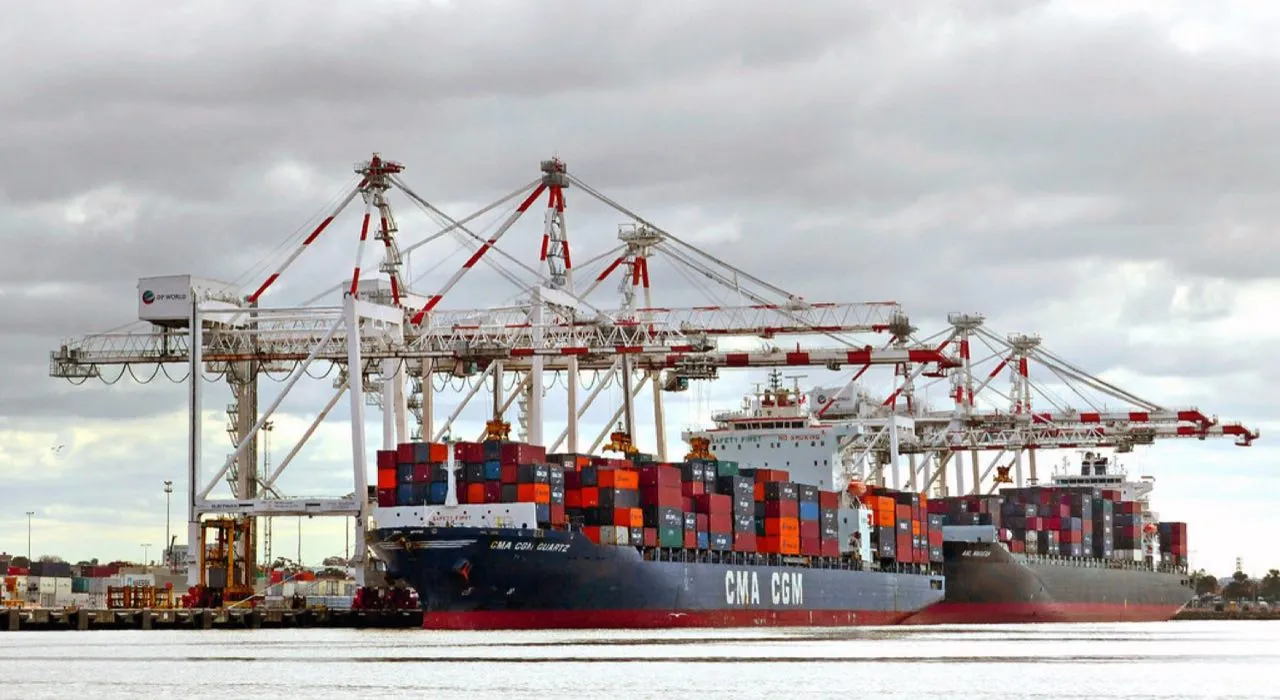 Container terminal with port cranes